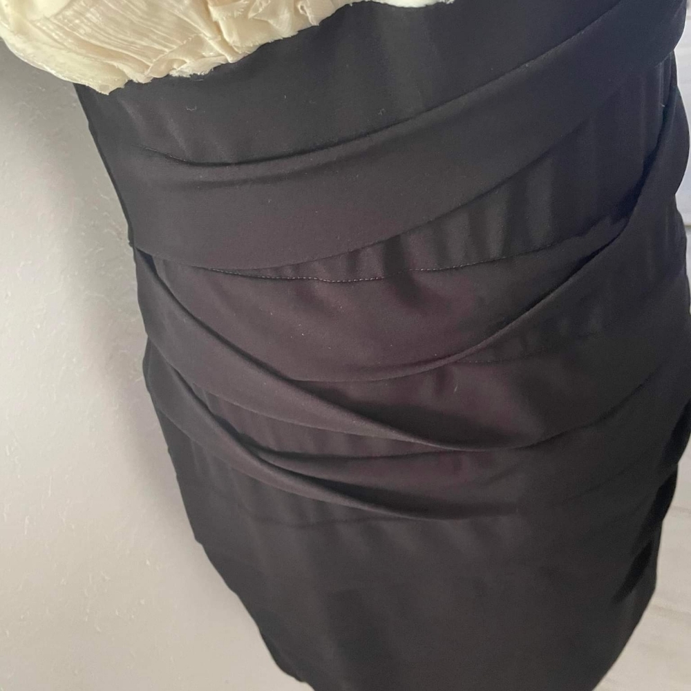 White and black dress - Picture 2 of 4